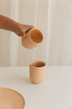 Lade das Bild in den Galerie-Viewer, THE NAKOA "ALORA" CAPPUCINO CUP - SET OF 4 (Sunny Peach)