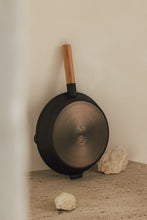 Lade das Bild in den Galerie-Viewer, THE NAKOA "ADIRA" PAN - POLISHED CAST IRON