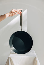 Lade das Bild in den Galerie-Viewer, THE NAKOA PAN - COATED