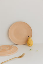 Lade das Bild in den Galerie-Viewer, THE NAKOA &quot;ALORA&quot; DESSERT PLATE - SET OF 4 (Sunny Peach)
