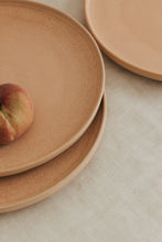 Lade das Bild in den Galerie-Viewer, THE NAKOA &quot;ALORA&quot; DESSERT PLATE - SET OF 4 (Sunny Peach)
