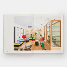 Lade das Bild in den Galerie-Viewer, JAPANESE INTERIORS - COFFEE TABLE BOOK
